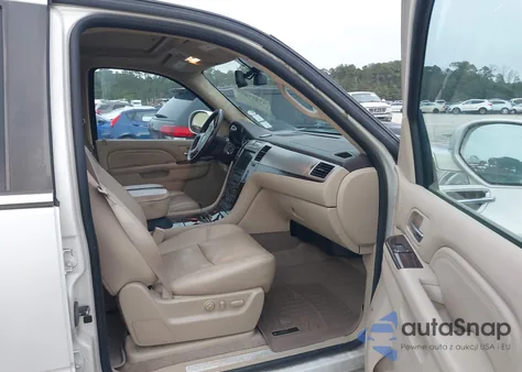 2010 Cadillac Escalade Luxury z USA, uszkodzony, nr VIN 1GYUKBEF2AR213298